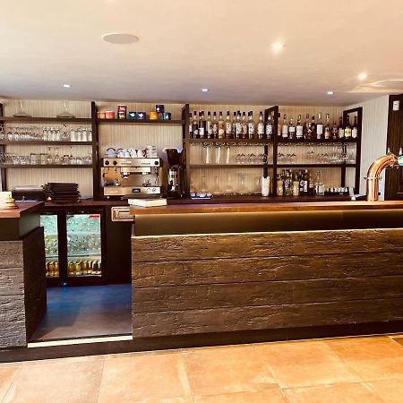 Hotel Restaurant De La Marne Пампол Екстериор снимка