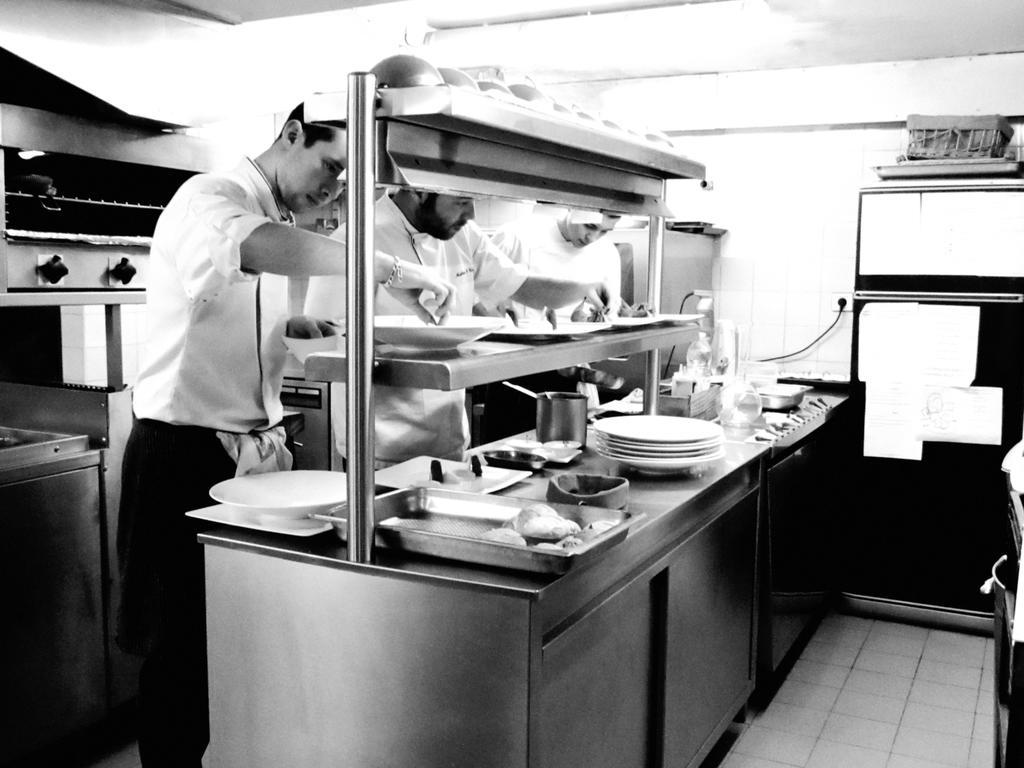 Hotel Restaurant De La Marne Пампол Екстериор снимка
