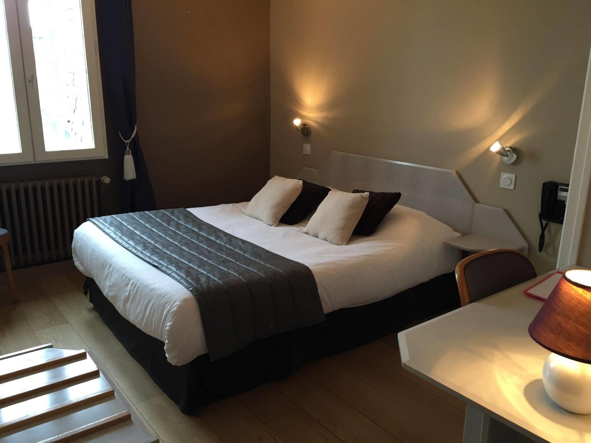 Hotel Restaurant De La Marne Пампол Екстериор снимка