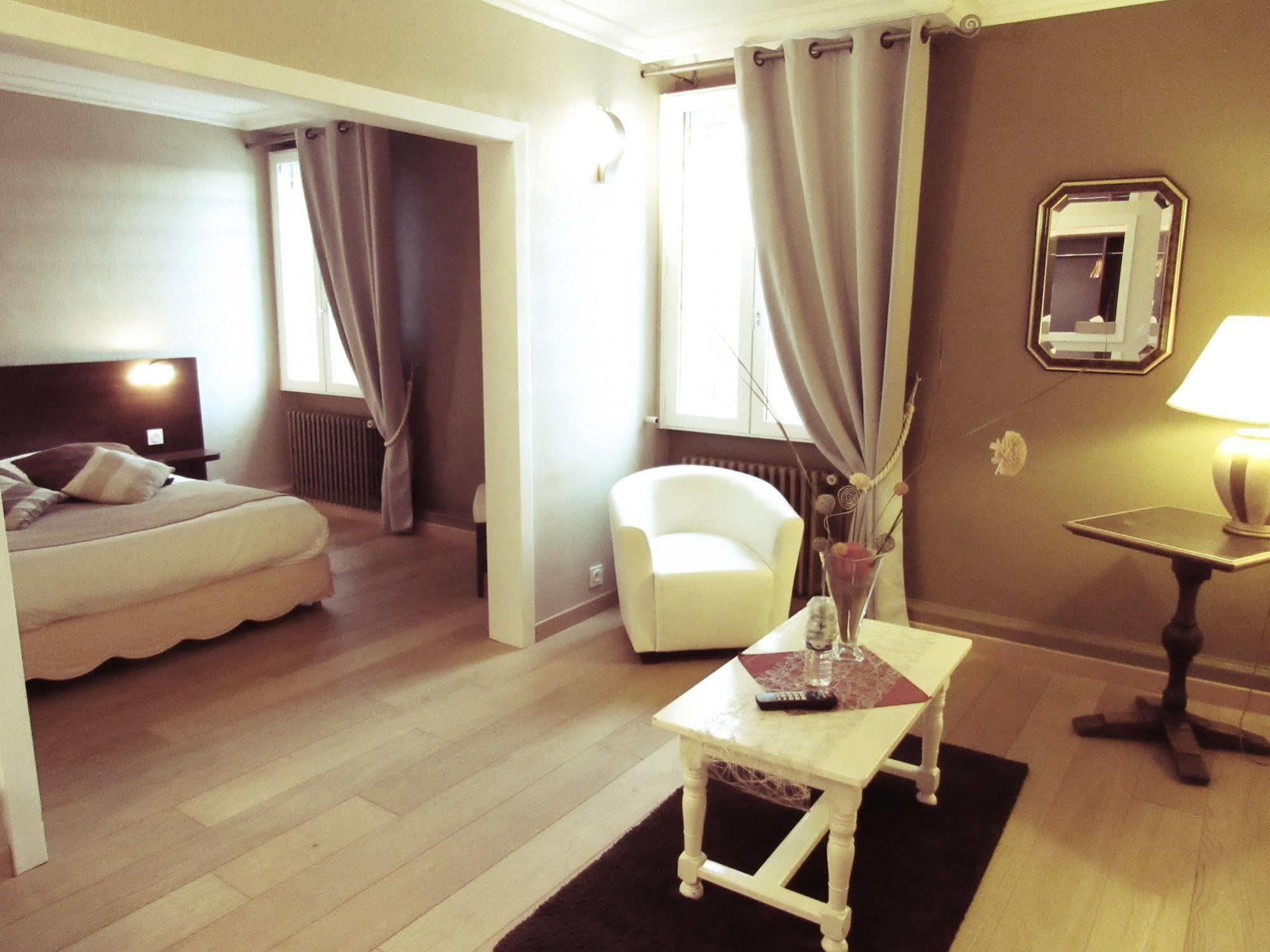 Hotel Restaurant De La Marne Пампол Екстериор снимка